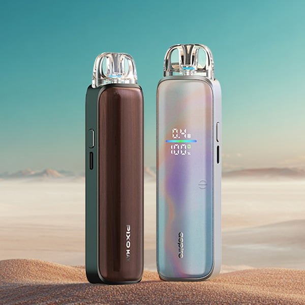 Aspire Pixo Max Pod Kit in Wood Grain und White Glow mit Dual-Screen, Wüstenlandschaft im Hintergrund